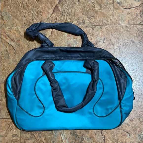 Lululemon gym bag.